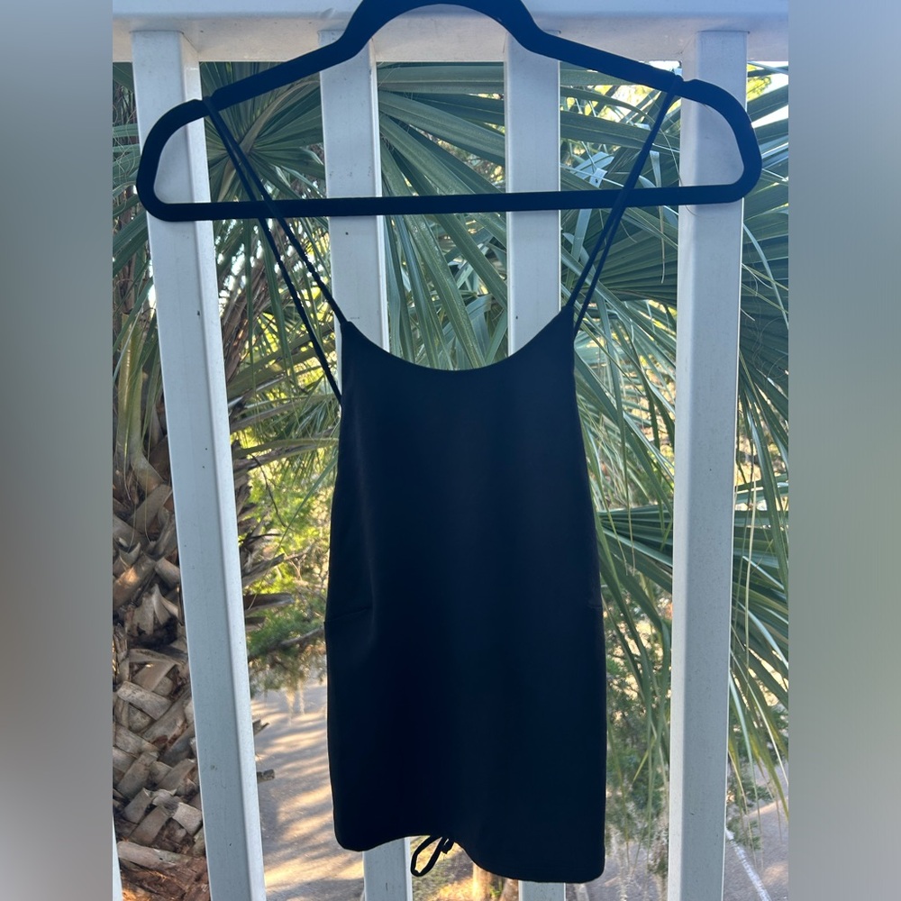 H & M black strappy top